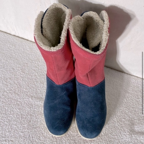 Crocs Red Navy Adela Fold Over Fuzz Bootie 7 - Picture 4 of 16